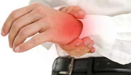 sakit sa pinagsamang pulso na may arthritis at arthrosis